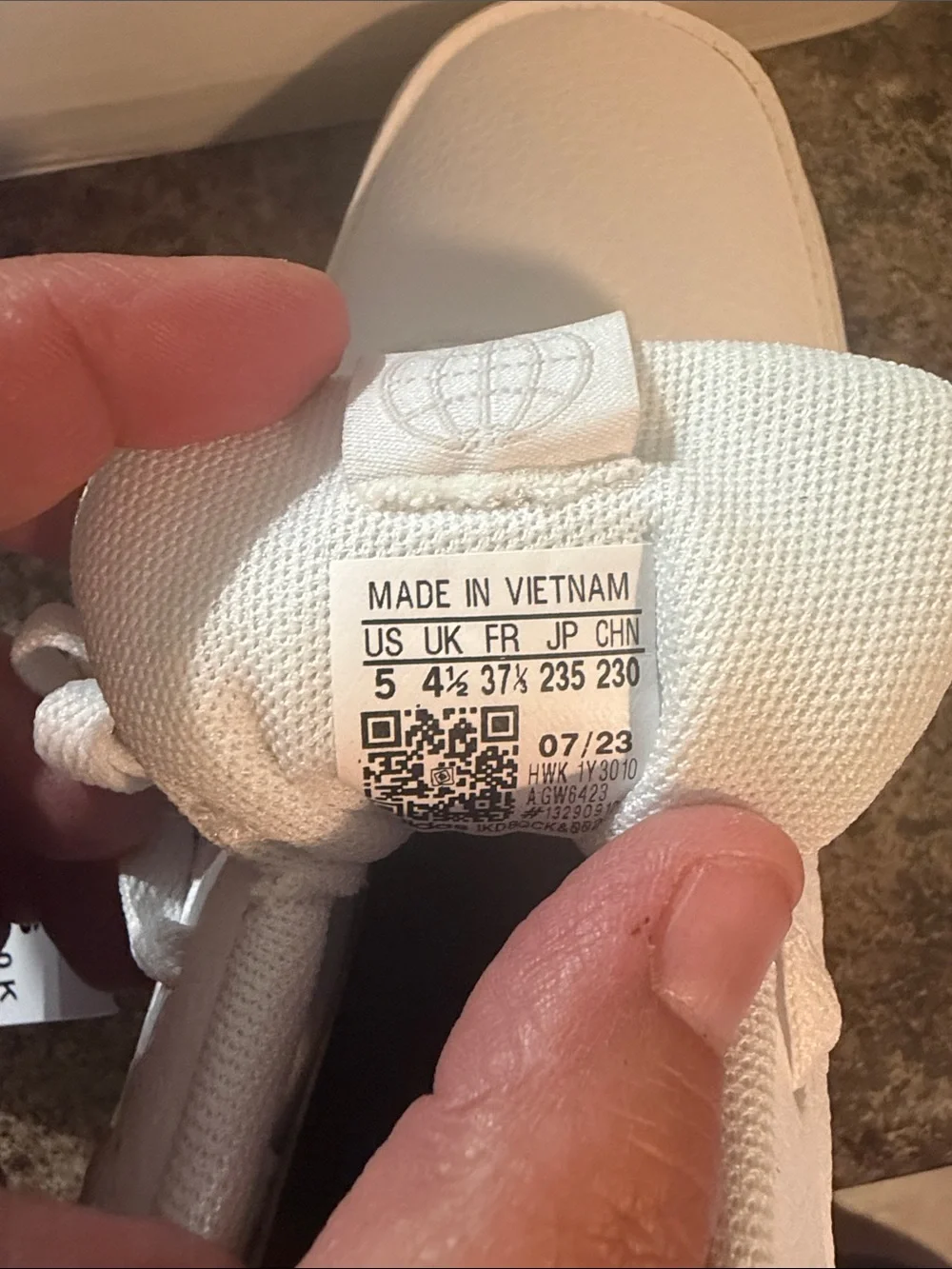 adidas Kids Sz 5 White Low-Top Sneakers
